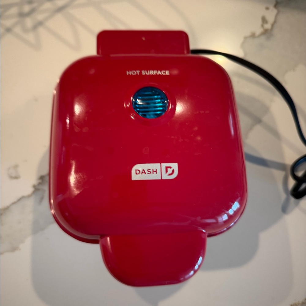 Dash Red Mini Egg Bite Maker